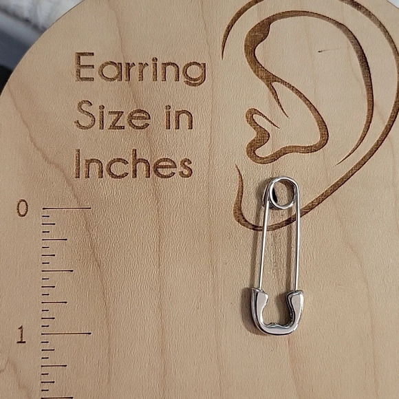 OVERSIZED SAFETY PIN EARRINGS, Unisex - Picture 5 of 6